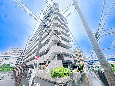 外観：【Appearance】その邸が魅せる、気品・上質・重厚感・細やかさ、そのすべては訪れた者に安らぎと品性を与える特別な空間です。ここに住むからこそ意味がある。すべての（始まり）をここから迎えます。