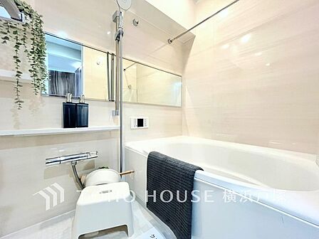 【Bathroom】1日の疲れを取り心身を癒すことができる住まいの中のリラクゼーション空間、リラックスできるよう優しいカラーをチョイスしました。時を忘れるほどのんびりできる空間に。