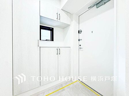 居住者の帰り、訪れる方を優しく迎え、安らぎに満ちた生活空間を予感させる。健やかな暮らしを楽しめそう。