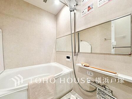 【Bathroom】1日の疲れを取り心身を癒すことができる住まいの中のリラクゼーション空間、リラックスできるよう優しいカラーをチョイスしました。時を忘れるほどのんびりできる空間に。