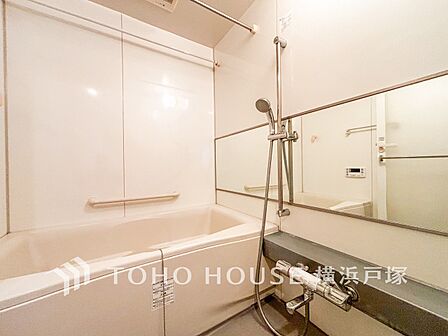 【Bathroom】1日の疲れを癒すバスルームは、心地よいリラックスを叶える清潔感溢れる美しい空間です。