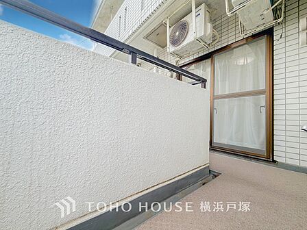 【Balcony】広いバルコニーは暮らしの中で光と風を演出してくれています。見事なまでの開放的な空間をお楽しみ下さい。