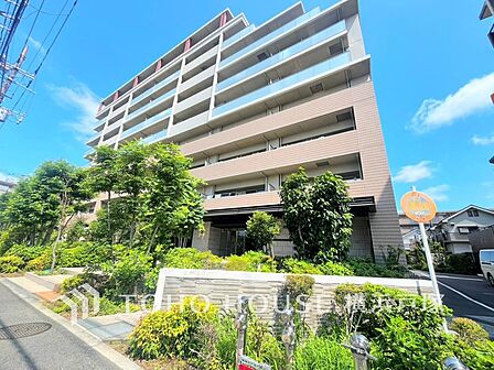 「Appearance」穏やかな風と陽光を導き、プライバシーに配慮された設計プランを採用し、居住性を一段と心地よいものにしています。周辺環境とのコラボレーションにより明るく開放的な空間を演出。