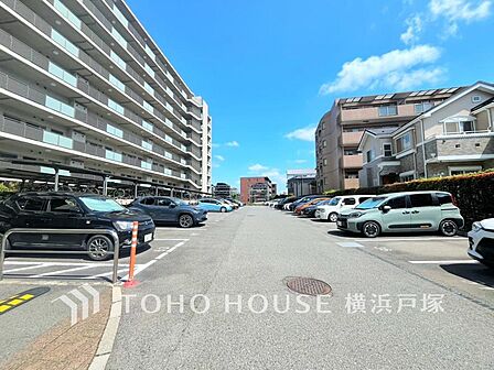 「Car space」敷地内駐車場で安心と快適をプラス。移動も便利でスムーズ(空き状況はお問合せ下さい)
