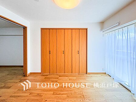 【Room】1日の疲れを癒し、心地よく寛げるようゆったりとした広さを確保。プライベートタイムをより優雅に。