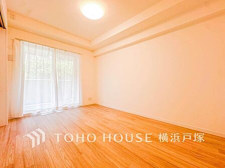 一日の疲れを癒やしてくれる主寝室。時を忘れて過ごす場所として過ごせるお部屋。