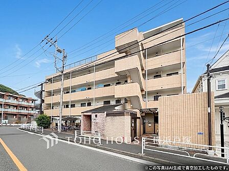 【Appearance】爽やかな青空の下に贅沢なほどに降り注ぐ陽光、豊かな居住性と、クオリティが見事に調和した住空間は、住まうことの喜びを感じさせてくれます。
