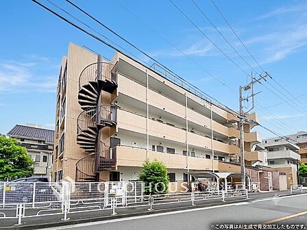 【Appearance】洗練されたフォルムと美しい街並みに映える外観デザイン。住まう誇りを感じさせる、上質感あふれるレジデンス。