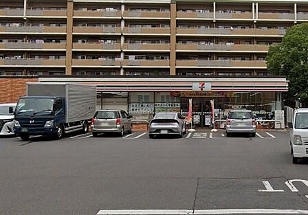 セブンイレブン横浜戸塚上矢部町店まで約549m
