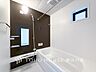 浴室：【Bathroom】リラックスできるよう優しいカラーをチョイスしました。時を忘れるほどのんびりできる空間に。