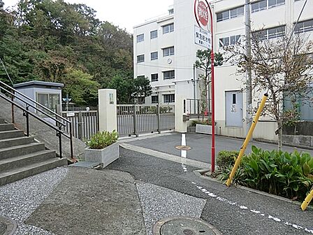 横浜市立西柴小学校まで約1000m。