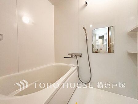 【Bathroom】1日の疲れを取り心身を癒すことができる住まいの中のリラクゼーション空間、リラックスできるよう優しいカラーをチョイスしました。時を忘れるほどのんびりできる空間に。