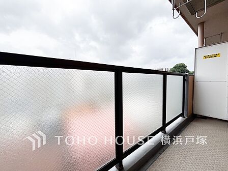 【Balcony】広いバルコニーは暮らしの中で光と風を演出してくれています。見事なまでの開放的な空間をお楽しみ下さい。