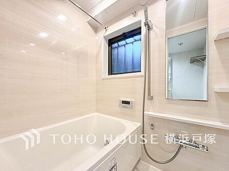 【Bathroom】1日の疲れを取り心身を癒すことができる住まいの中のリラクゼーション空間、リラックスできるよう優しいカラーをチョイスしました。時を忘れるほどのんびりできる空間に。