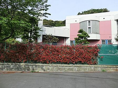『カトリックの精神とキリストの愛に満ちた人間に育つお手伝い』が教育方針。モンテッソーリ教育を取り入れています。