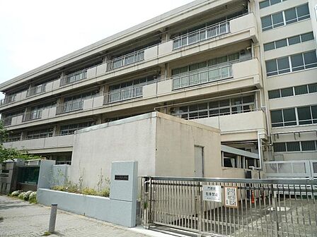 横浜市立平沼小学校まで約625m