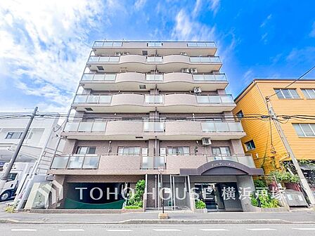 【Appearance】洗練されたフォルムと美しい街並みに映える外観デザイン。住まう誇りを感じさせる、上質感あふれるレジデンス。