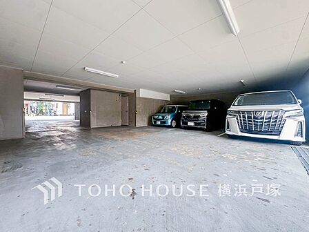 【Car space】敷地内に駐車スペースがあると日々の暮らしをスムーズに運ぶ事が出来ます。（空き状況はお問合せ下さい）