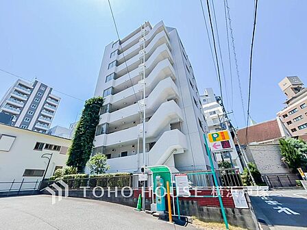 【Appearance】住む人を映し出す洗練された佇まいは、いつまでも輝き続けながらいつしか街の風景に溶け込んでいきます。