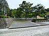 周辺：新林公園まで約750m。自然豊かな里山風景が楽しめる市立公園です。広さは約16.2ヘクタールで、湿地や森林、遊歩道が整備されており、散策やバードウォッチングに最適です。