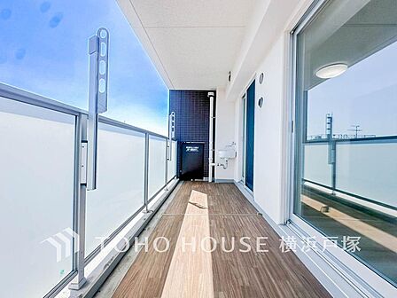 【Balcony】気持ちのいい空が見渡せる広いバルコニー。爽やかな風を感じて、心躍る素敵な暮らしがはじまります。