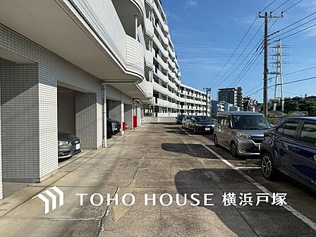 【Car space】敷地内に駐車スペースがあると日々の暮らしをスムーズに運ぶ事が出来ます。（空き状況はお問合せ下さい）