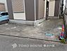 駐車場：「Car space」ゆったりとした駐車スペースを確保いたしましたので、大きめのお車でも駐車可能です。自転車やバイクなど、ゆとりのある敷地で置き場所に困ることはないでしょう。