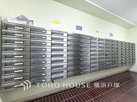 【cluster mailbox】郵便物はこちらからお取りいただけます。共用部分も機能的な上、デザインが統一されています。