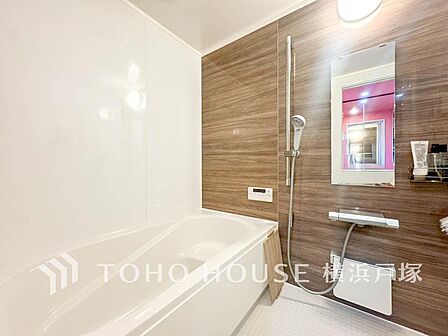 【Bathroom】1日の疲れを取り心身を癒すことができる住まいの中のリラクゼーション空間、リラックスできるよう優しいカラーをチョイスしました。時を忘れるほどのんびりできる空間に。