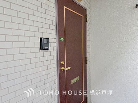 居住者の帰り、訪れる方を優しく迎え、安らぎに満ちた生活空間を予感させる。健やかな暮らしを楽しめそう。