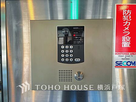【オートロック】マンション住人以外の侵入を防ぐ為に設置。お子様がいらっしゃるご家庭にも安心の設備です。