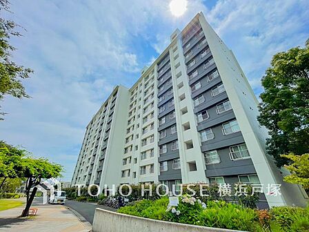 「Appearance」周囲の街並みに自然と馴染むマンション。建物の雰囲気や敷地の様子など、写真だけでは伝わりにくいポイントも現地でご確認いただけます。