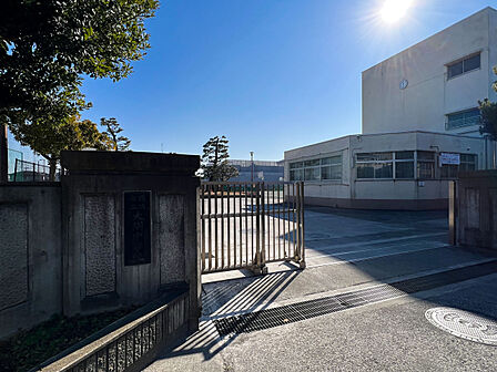 横浜市立大綱中学校(950m)