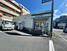 周辺：飲食料品や生活雑貨を取り揃え、周辺住民や通勤・通学者に便利なサービスを提供しています。ATMや宅配便受付などもあり、地域の暮らしをサポートしています。