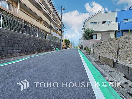 「Frontal road」家の良し悪しだけでなく周辺環境も重要なポイント。それは月日が経つ事で「近くにあるもの」から「家の財産」へとイメージが変わってくる事を身体が理解しているからだと思います。