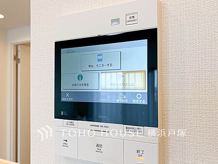 【TVモニタ付きインターホン】誰が来てもわかる様にモニター付きインターホンを設置。快適と安らぎを合わせた優しい設計。