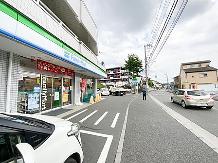 ファミリーマート横浜今井町店まで約858m