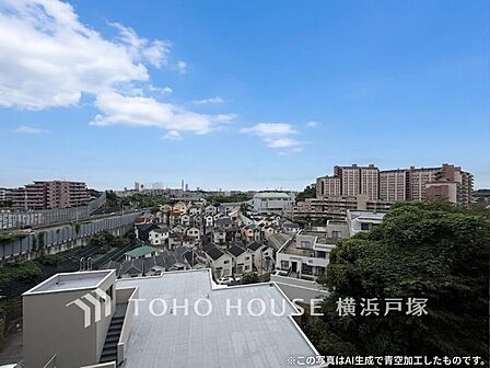 【View】開放感があり、遮るものもなく気持ちのいい景色が広がります。お部屋にも爽やかな風と暖かく柔らかな日差しが差し込み、毎日の暮らしを豊かに彩ります。