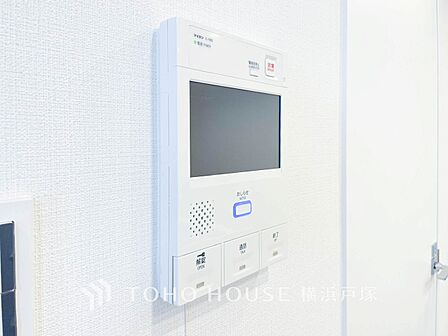 【TVモニタ付きインターホン】誰が来てもわかる様にモニター付きインターホンを設置。快適と安らぎを合わせた優しい設計。