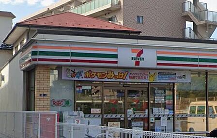 セブンイレブン藤沢川名1丁目店まで約230mセブン-イレブン 藤沢川名1丁目店は、24時間営業で食料品や日用品を取り扱う便利なコンビニエンスストア。ATMや各種サービスも利用でき、日常生活を支えます