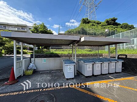 【Garbage dump】管理体制の行き届いた共同ごみ置き場はいつもきれいにされています。
