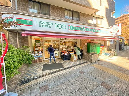 吉野町エリアの暮らしを支える100円均一感覚の生鮮コンビニ。お惣菜やパン、生鮮食品が均一価格を中心に揃い、圧倒的なコスパで日常の買い物に大活躍しています。