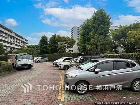 【Car space】平置きのカースペースは、待ち時間なしですぐ乗れるのが嬉しいですね。(空き状況はお問合せ下さい)