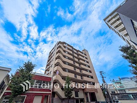 【Appearance】爽やかな青空の下に贅沢なほどに降り注ぐ陽光、豊かな居住性と、クオリティが見事に調和した住空間。