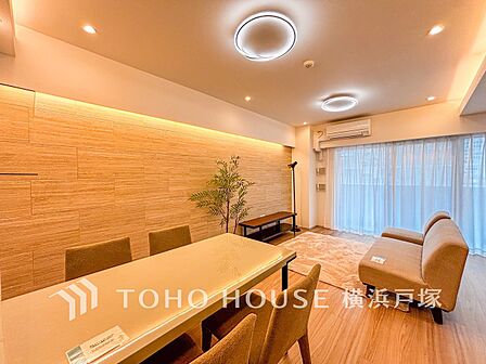 【Living room】ご家族やお客様との時間等、多くの時を刻む空間。何気なく過ぎる時でさえも上質な一時となる快適な空間を。