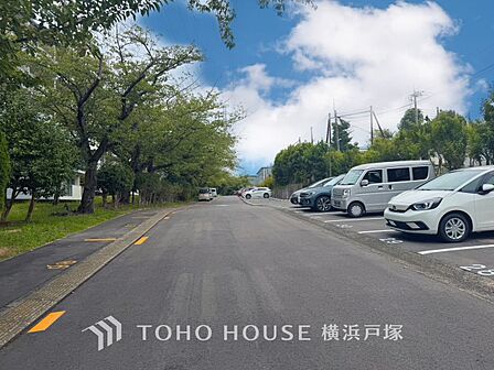 【Car space】敷地内に駐車スペースがあると日々の暮らしをスムーズに運ぶ事が出来ます。（空き状況はお問合せ下さい）