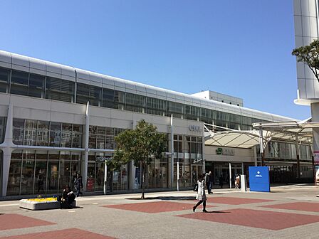 2020年6月に新たに開業した馬車道駅直結の商業・文化施設。タワーマンション「ザ・タワー横浜北仲」の低層階及び隣接した部分にございます。