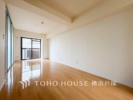 【Living room】ご家族やお客様との時間等、多くの時を刻む空間。何気なく過ぎる時でさえも上質な一時となる快適な空間を。