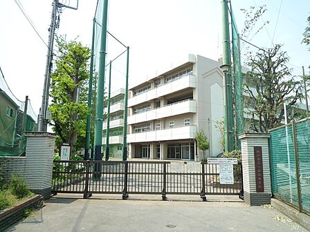 横浜市立六角橋中学校まで約900m。