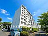 外観：緑を身近に感じる穏やかな街並みに、家族の暮らしを受け止める72?の4LDK。開放感を演出する可変性のある空間と新設WICが魅力の住まいです。